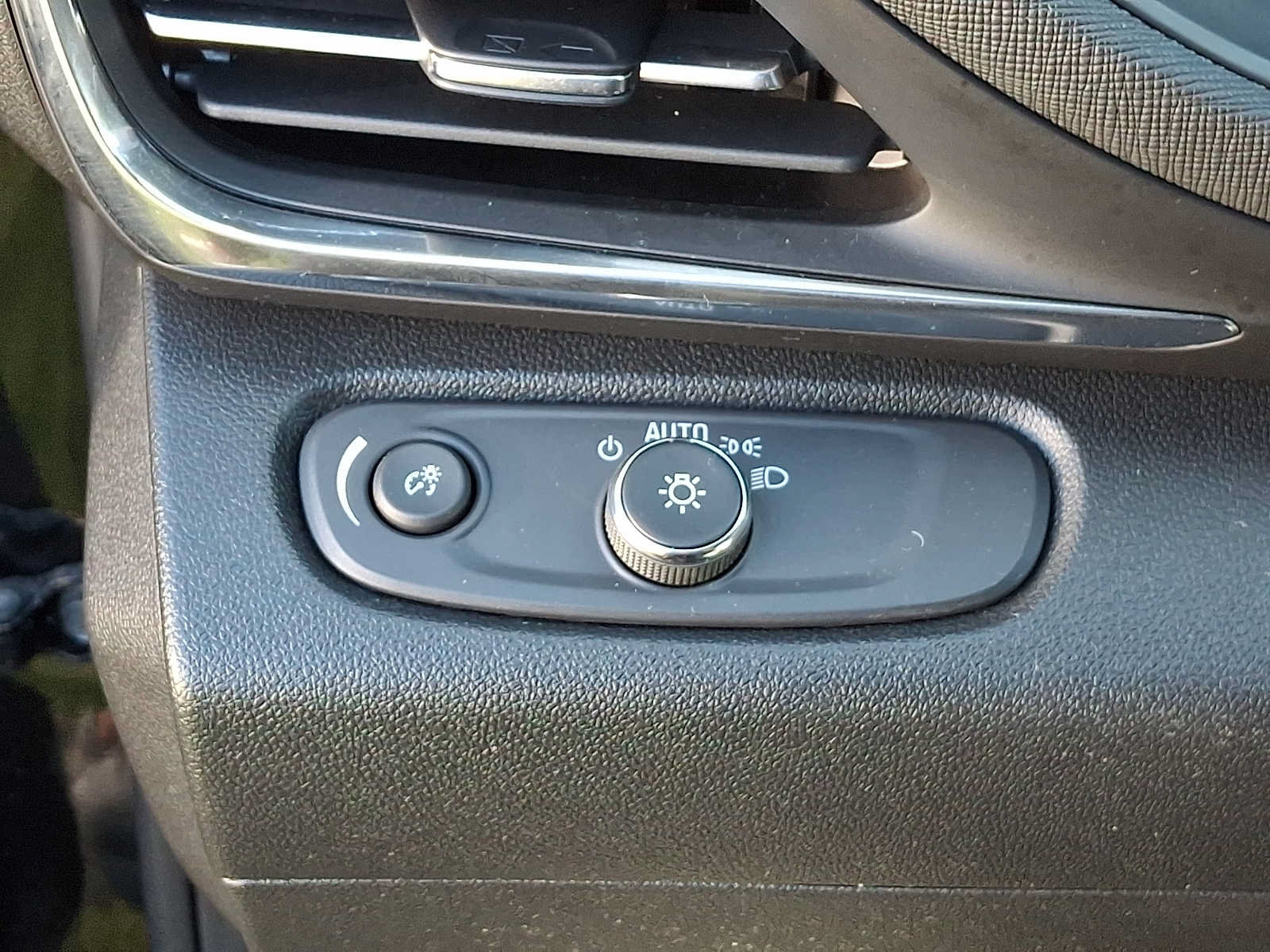 Used 2024 Buick Envista Preferred w/ Convenience I Package FWD image 26