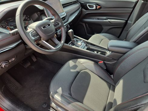 Used 2024 Jeep Compass Trailhawk AWD/4WD image 14