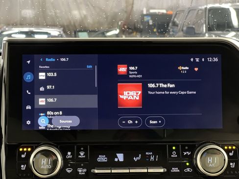 Used 2023 Toyota Highlander Limited image 18