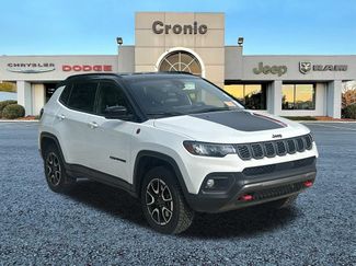 Used 2025 Jeep Compass Trailhawk AWD/4WD video 1