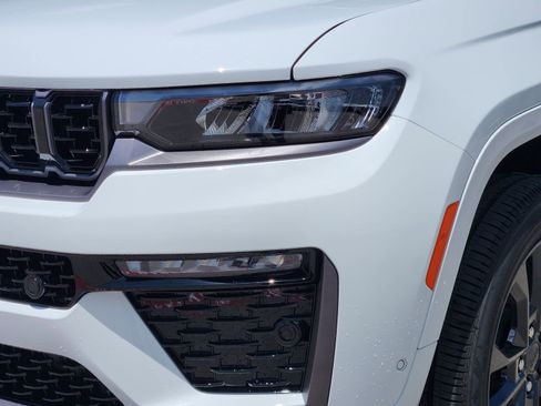 New 2026 Jeep Grand Cherokee L Limited AWD/4WD image 9