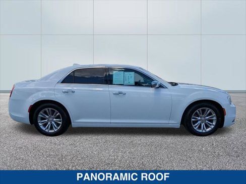 Used 2016 Chrysler 300 C RWD image 6