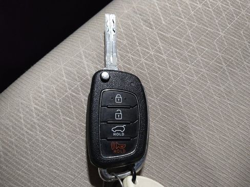 Used 2017 Hyundai Tucson SE image 32