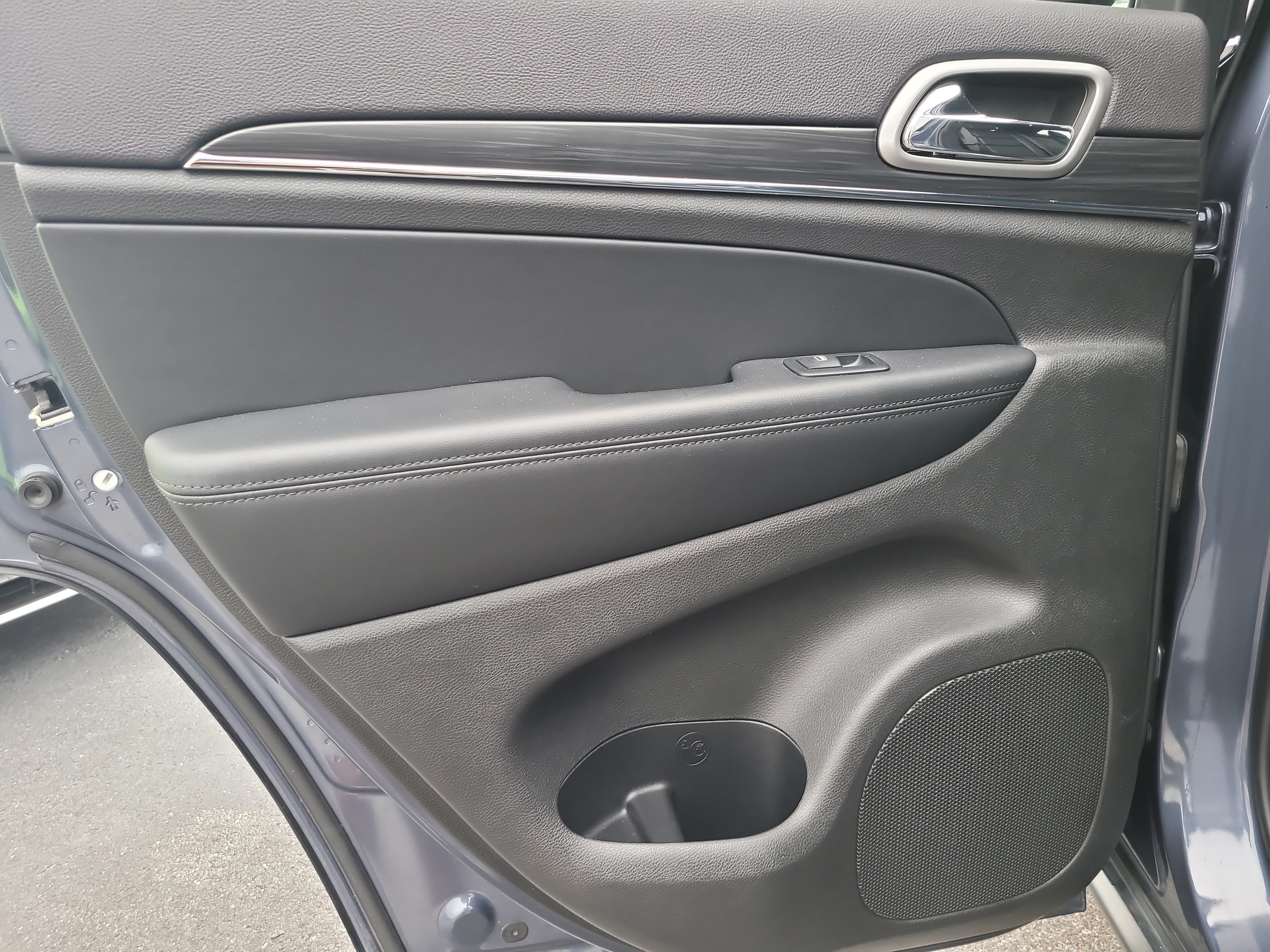 Used 2019 Jeep Grand Cherokee Limited AWD/4WD image 10