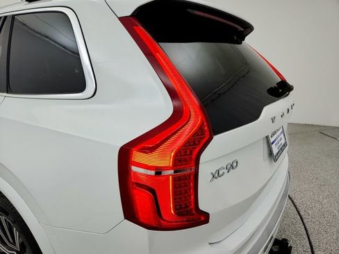 Used 2023 Volvo XC90 B5 Plus image 29