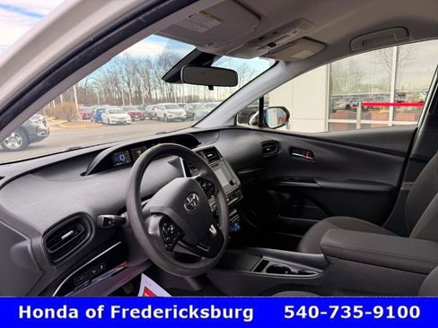 Used 2019 Toyota Prius LE image 27