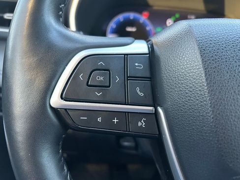 Used 2023 Toyota Highlander Limited image 21