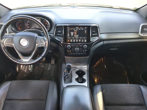 Used 2020 Jeep Grand Cherokee Laredo w/ Laredo X Package image 15