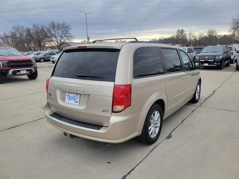 Used 2014 Dodge Grand Caravan SXT image 3