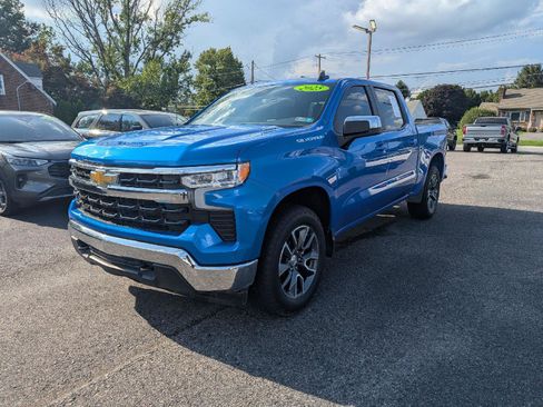 Used 2025 Chevrolet Silverado 1500 LT AWD/4WD image 3