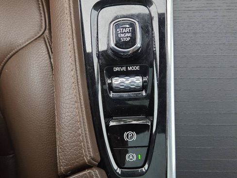 Used 2020 Volvo XC90 T6 Momentum w/ Protection Package AWD/4WD image 32