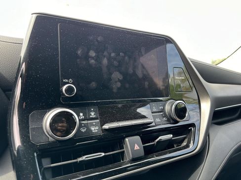 Used 2023 Toyota Highlander LE image 12