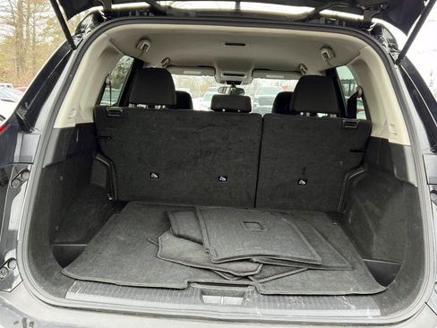 Used 2023 Nissan Rogue S image 7