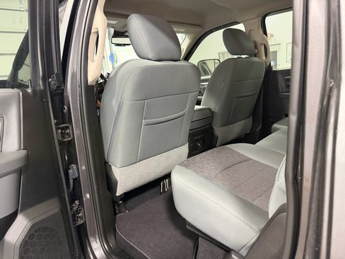 Used 2018 RAM 3500 Big Horn image 27