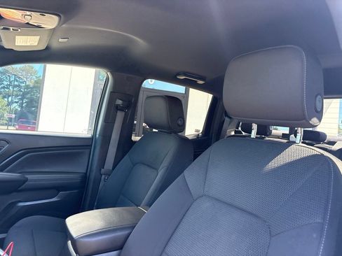 Used 2023 Chevrolet Colorado LT w/ LT Convenience Package II AWD/4WD image 3