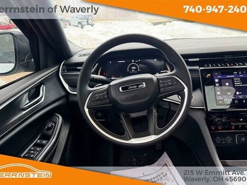 Used 2025 Jeep Grand Cherokee Laredo X image 7