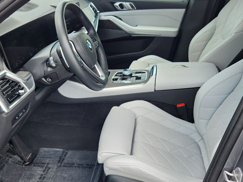 Used 2025 BMW X5 xDrive40i w/ Executive Package image 16