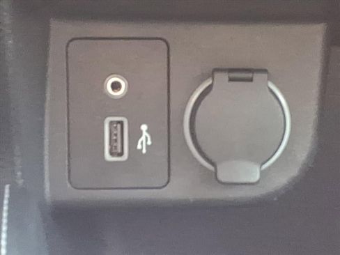 Used 2018 Nissan Kicks SV image 18