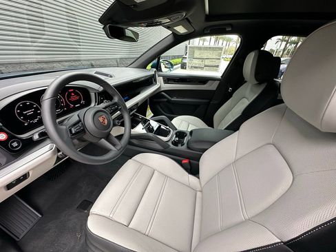 Used 2026 Porsche Cayenne AWD/4WD image 4