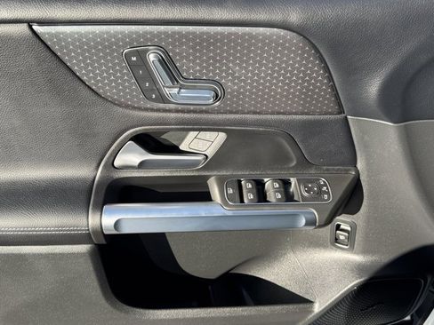 New 2026 Mercedes-Benz GLB 250 image 8