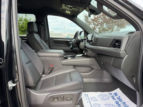 Used 2025 Chevrolet Suburban Z71 AWD/4WD image 27
