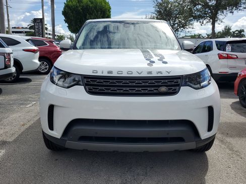 Used 2019 Land Rover Discovery SE image 2