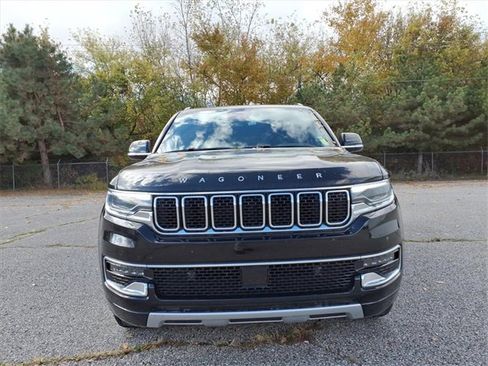 Used 2023 Jeep Wagoneer L Series II image 2