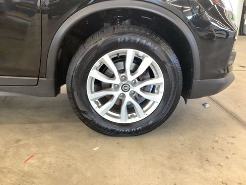Used 2020 Nissan Rogue SV AWD/4WD image 13