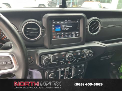 Used 2018 Jeep Wrangler Unlimited Sahara AWD/4WD image 9