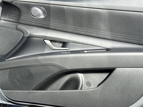 New 2026 Hyundai Elantra SE image 46