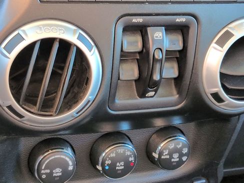Used 2014 Jeep Wrangler Unlimited Sahara w/ Connectivity Group image 18
