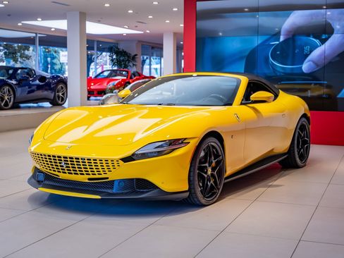 Used 2025 Ferrari Roma Spider image 33