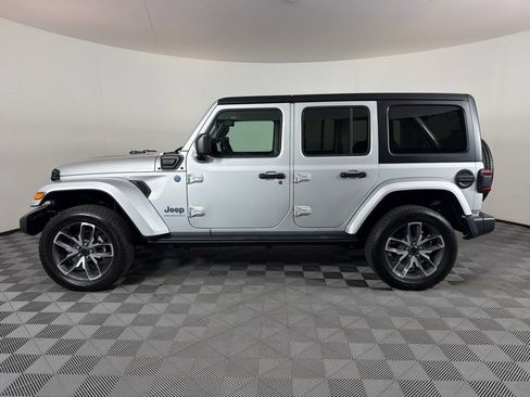 Used 2024 Jeep Wrangler Unlimited w/ Convenience Group AWD/4WD image 6