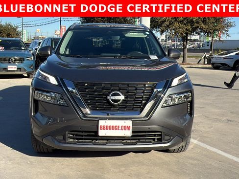 Used 2023 Nissan Rogue SL w/ SL Premium Package image 2