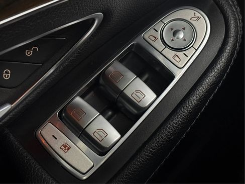 Used 2017 Mercedes-Benz C 300 4MATIC Sedan image 43