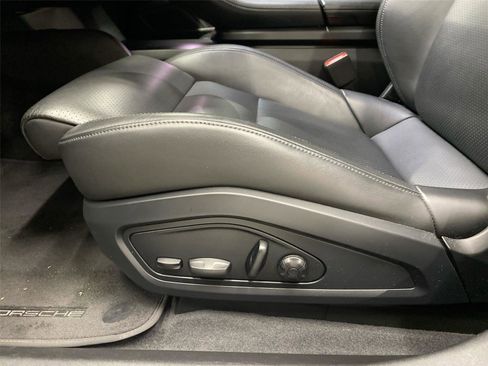 Used 2022 Porsche Taycan 4S image 18