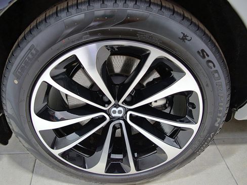 Certified 2023 Bentley Bentayga Extended Wheelbase image 53