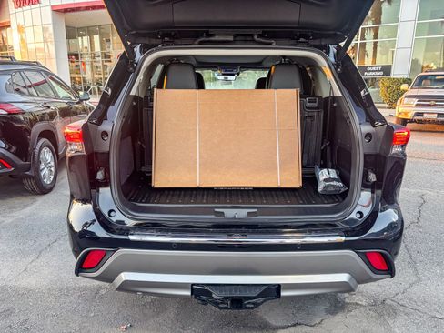 New 2026 Toyota Highlander Platinum image 13