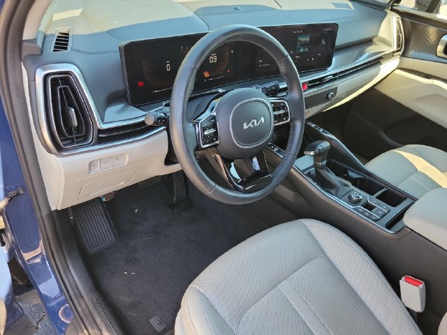 Used 2025 Kia Sorento EX w/ Panoramic Sunroof Package FWD image 9