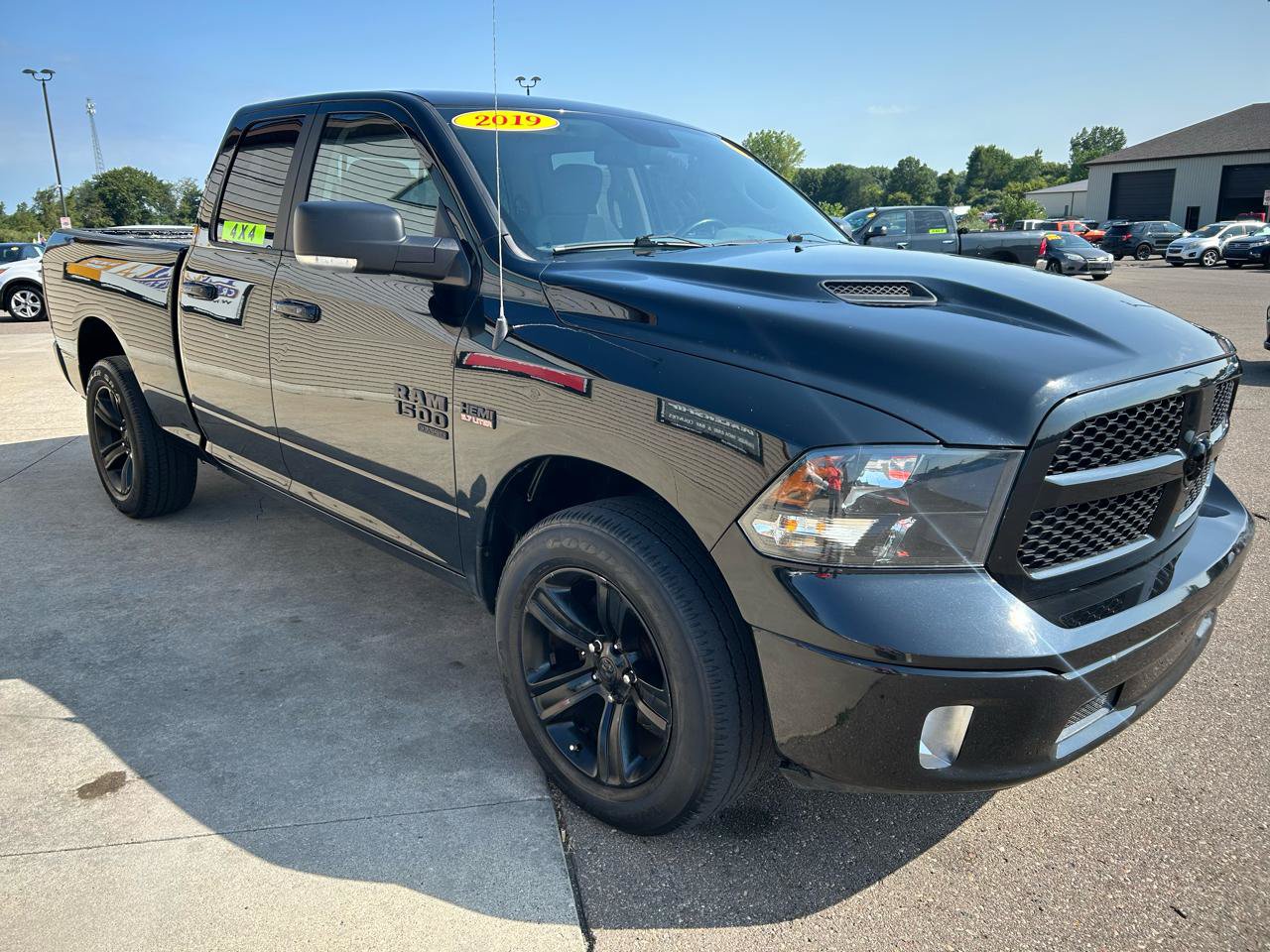 Used 2019 RAM 1500 Classic SLT w/ Black Appearance Group AWD/4WD image 3