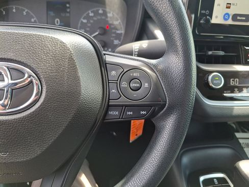 Used 2025 Toyota Corolla LE FWD image 21
