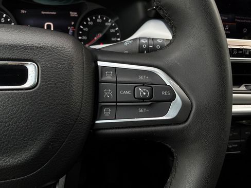 Used 2025 Jeep Compass Limited AWD/4WD image 37