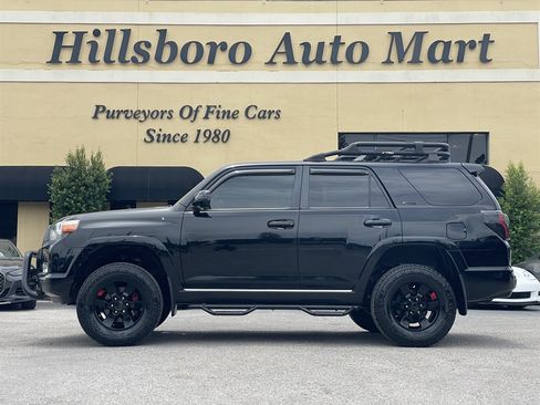 Used 2010 Toyota 4Runner SR5 AWD/4WD image 3