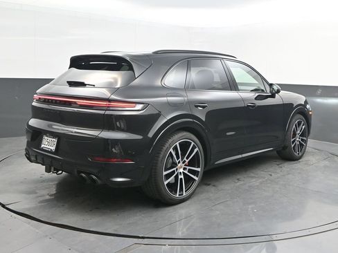 Used 2025 Porsche Cayenne GTS AWD/4WD image 7
