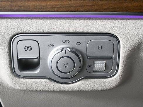 Used 2025 Mercedes-Benz GLE 350 4MATIC image 9