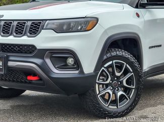 Used 2025 Jeep Compass Trailhawk AWD/4WD video 3