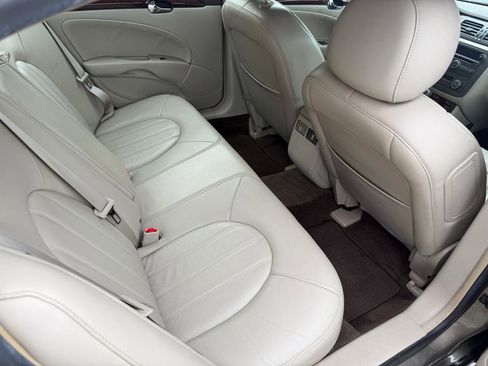 Used 2010 Buick Lucerne CXL FWD image 11