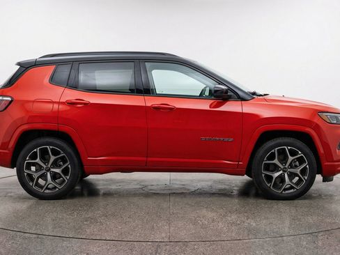 Used 2025 Jeep Compass Limited image 11