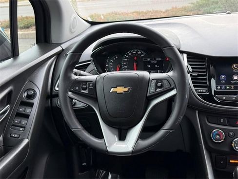 Used 2022 Chevrolet Trax LT w/ Premium Seat Package image 13