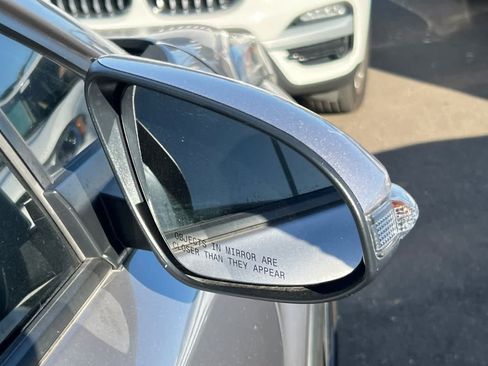 Used 2019 Toyota C-HR LE FWD image 16